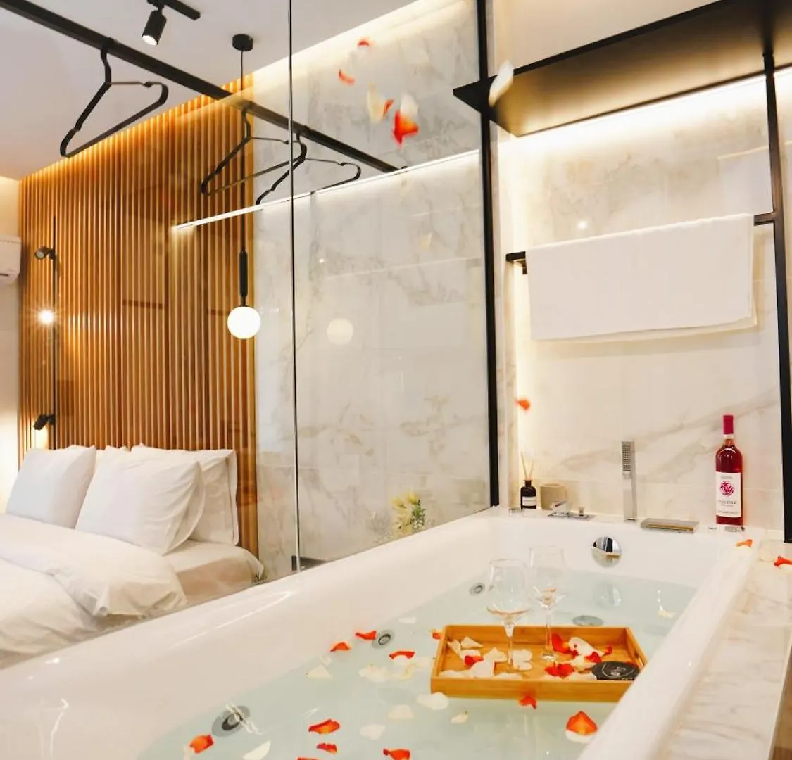 アパート Luxury Suites With Jacuzzi By Sea&Thecity テッサロニキ