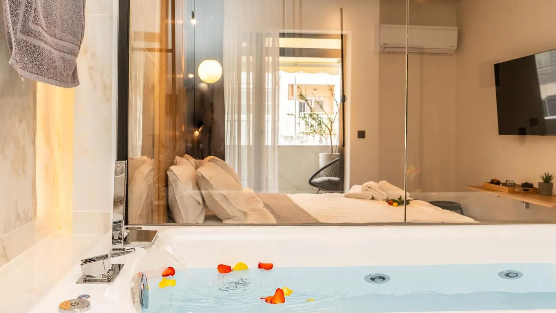 Luxury Suites With Jacuzzi By Sea&Thecity Θεσσαλονίκη 0*,