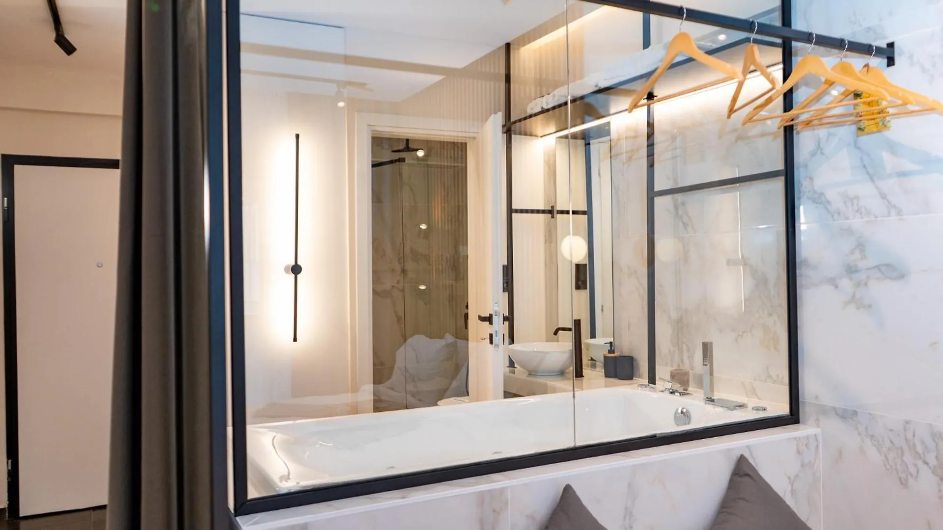 Luxury Suites With Jacuzzi By Sea&Thecity Θεσσαλονίκη 0*,