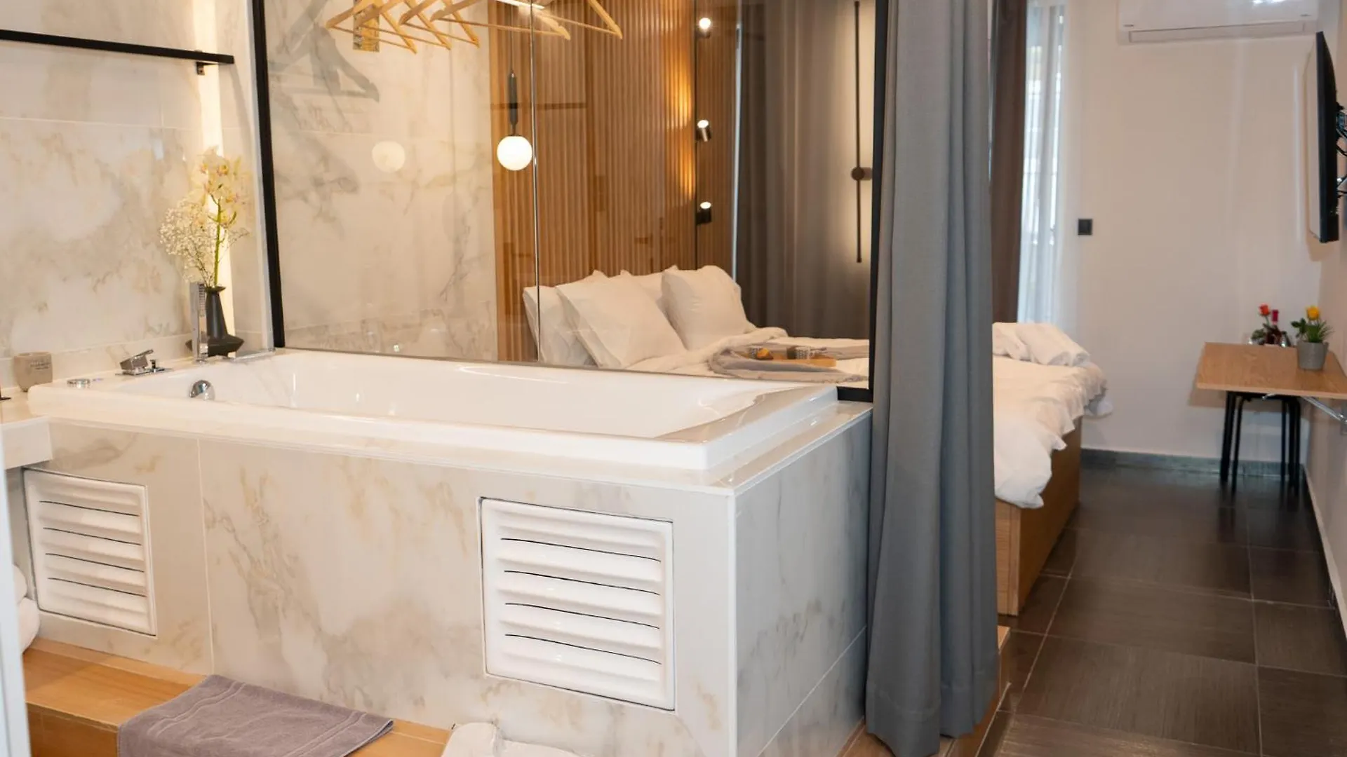 Luxury Suites With Jacuzzi By Sea&Thecity Θεσσαλονίκη Διαμέρισμα