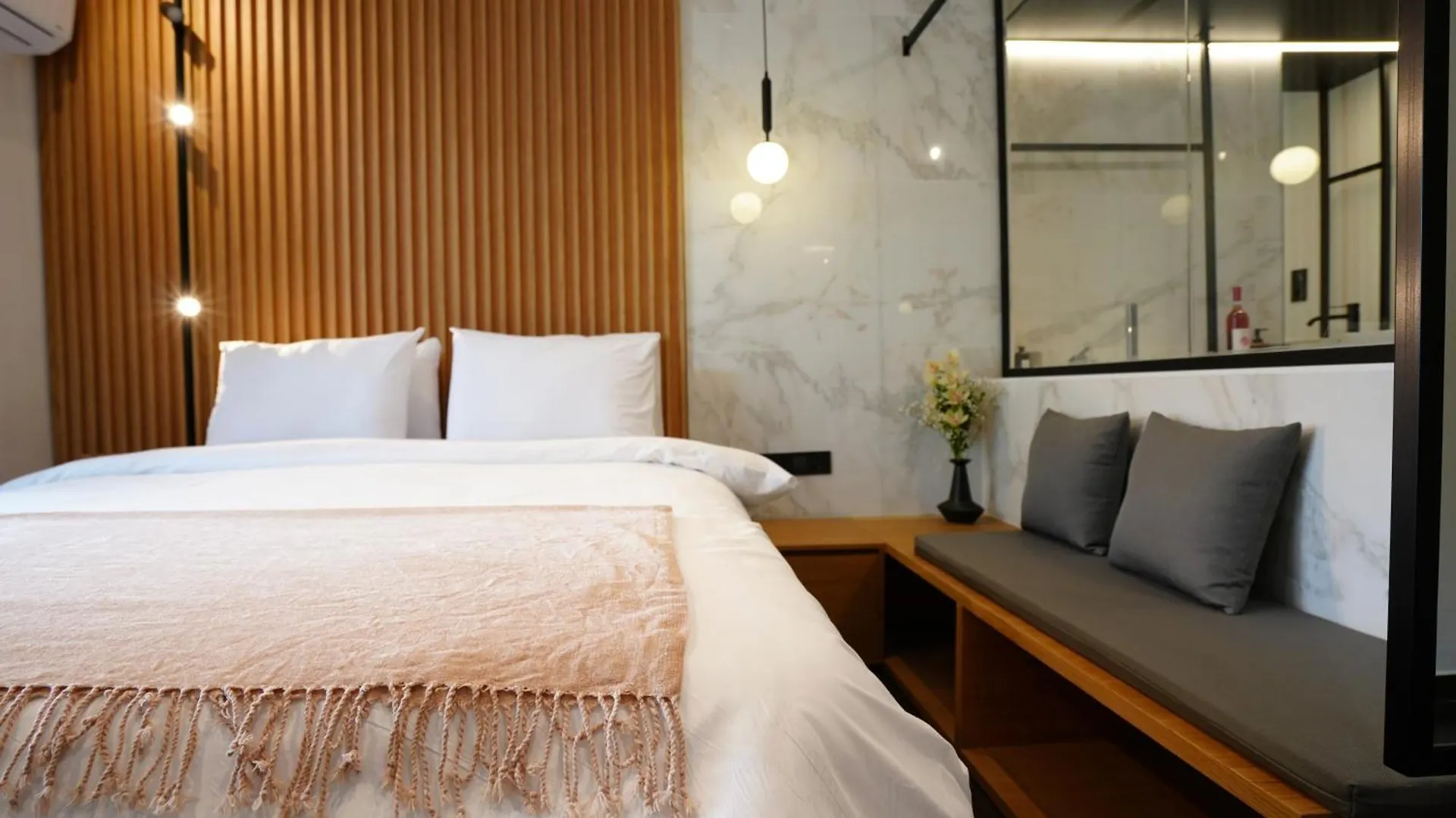 Luxury Suites With Jacuzzi By Sea&Thecity Thessaloniki 0*,