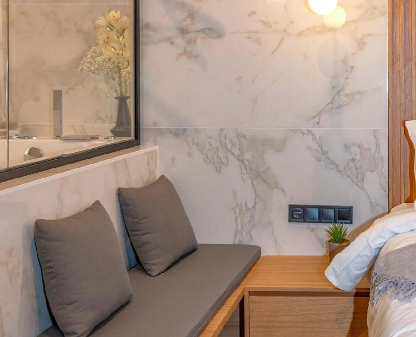 Luxury Suites With Jacuzzi By Sea&Thecity Thessaloniki Apartment