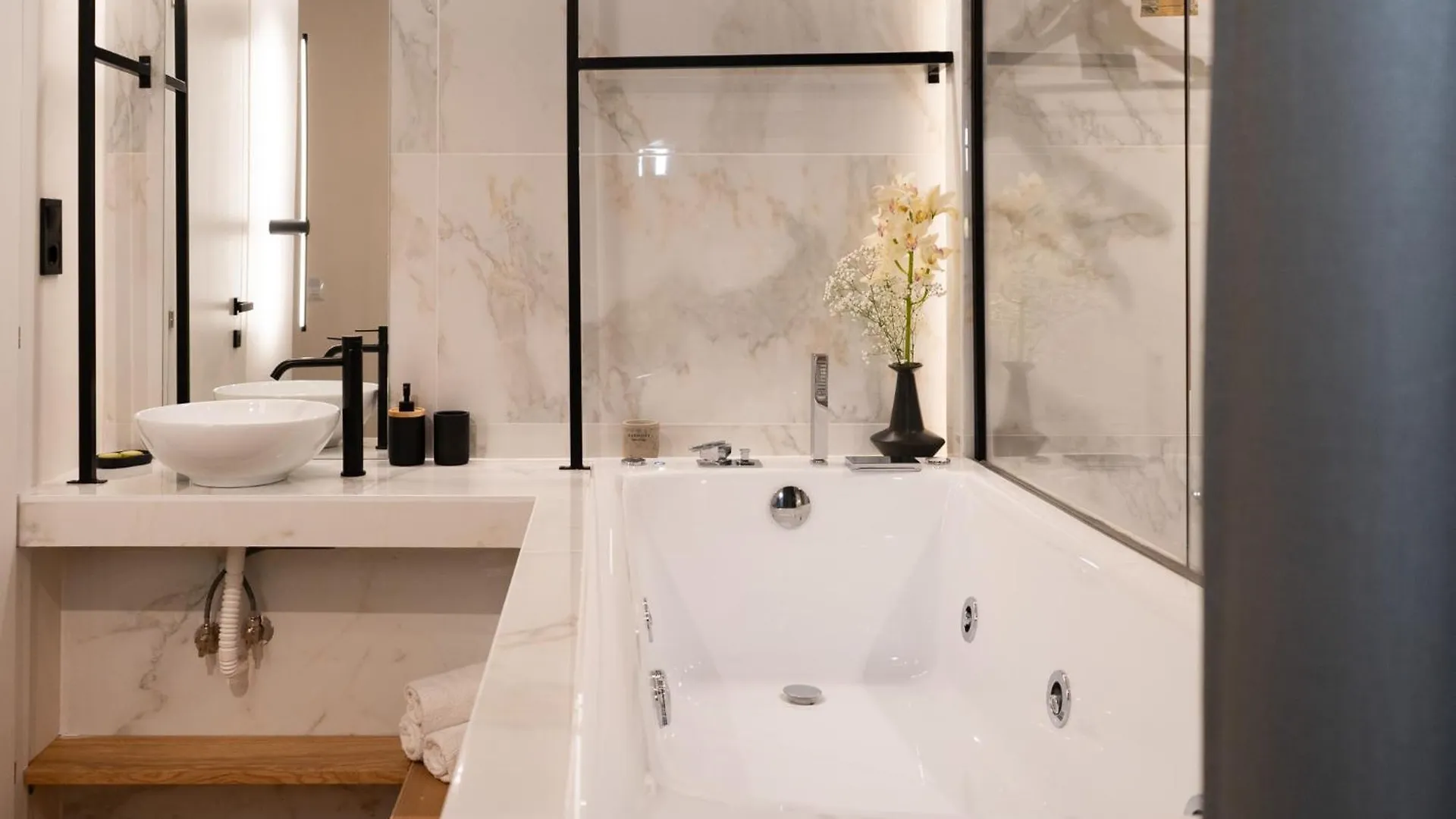 Apartment Luxury Suites With Jacuzzi By Sea&Thecity Thessaloniki Greece